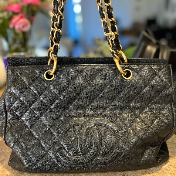 Authentic Vintage Chanel Bag - Picture 3 of 4